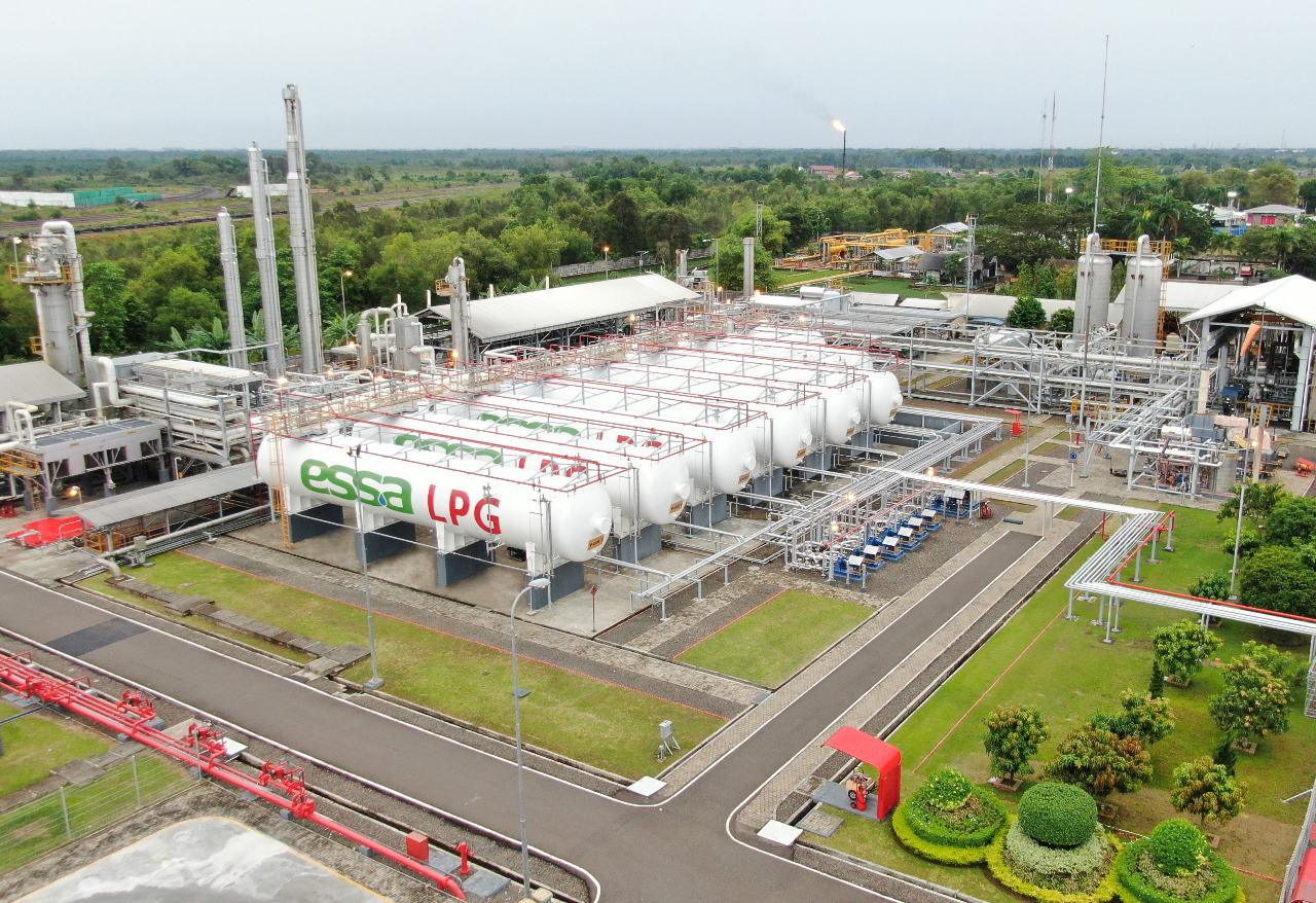 ESSA Catatkan Pendapatan USD 138 Juta di 1H25, Ini Penyebab Penurunannya!