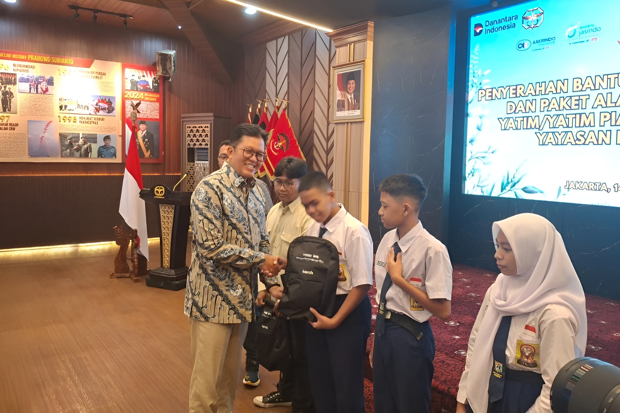Askrindo Salurkan Bantuan Pendidikan untuk Ratusan Anak Prajurit TNI AD yang Gugur dalam Tugas Negara