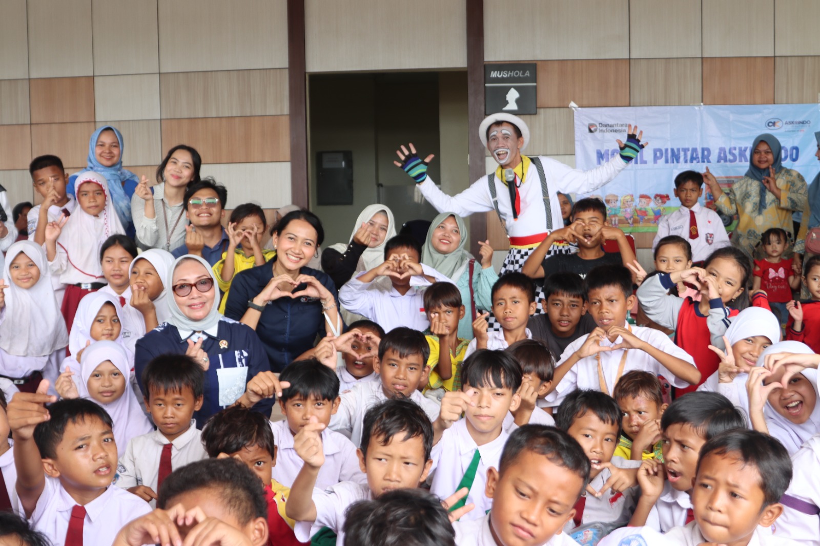 Askrindo–KemenPPPA, Gelar Bakti Sosial Bagi Perempuan dan Anak di Pesisir Muara Angke