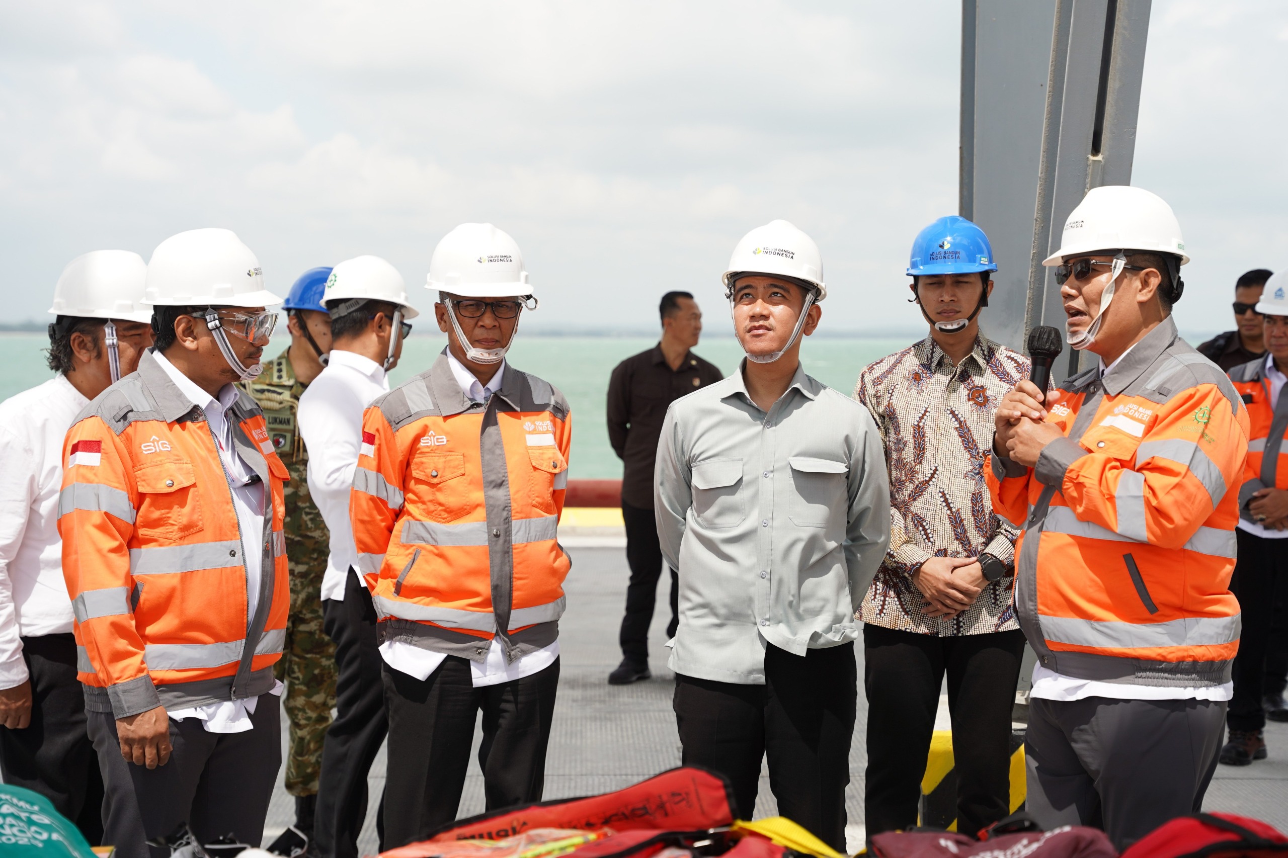 Kunjungi Proyek Dermaga Tuban, Wapres Gibran Apresiasi Upaya SIG Tingkatkan Ekspor